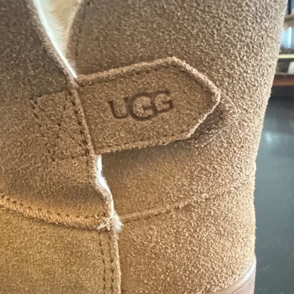UGG Kids' Classic Mini Shearling Boots in Chestnut